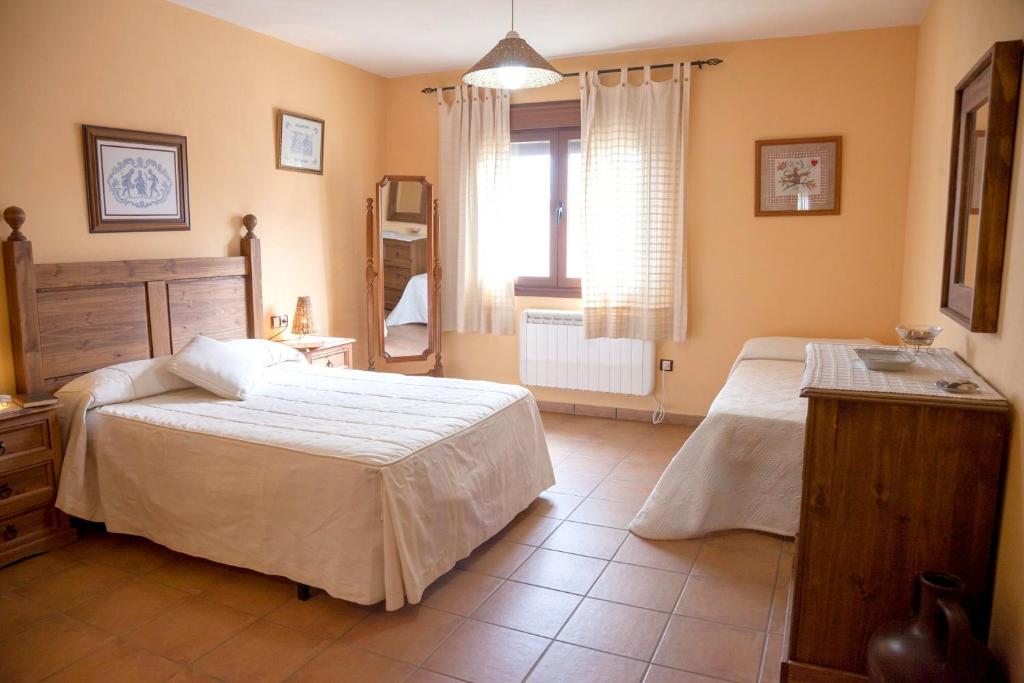 3 bedrooms house with terrace and wifi at Sotoserrano photo 2
