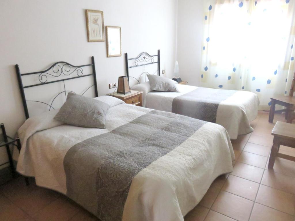 3 bedrooms house with terrace and wifi at Sotoserrano photo 3