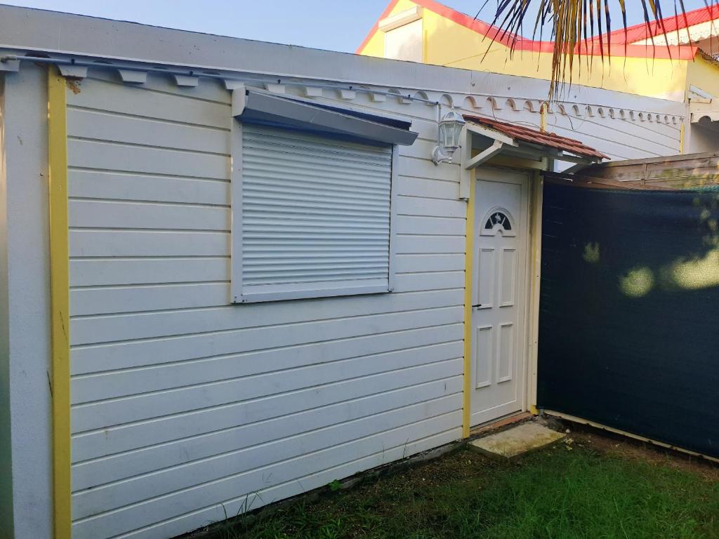 Bungalow d'une chambre avec terrasse amenagee et wifi a Morne a l'Eau a 8 km de la plage photo 1