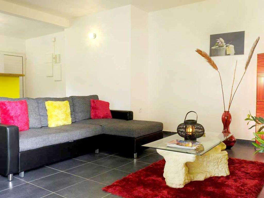 Appartement d'une chambre avec piscine partagee jacuzzi et jardin clos a Lamentin photo 1