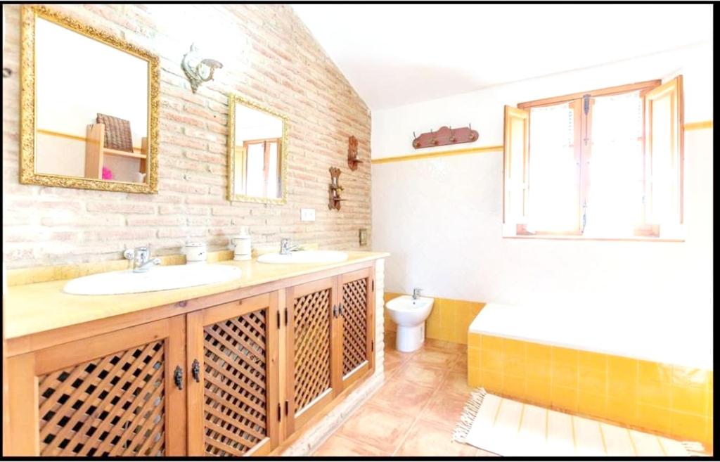 4 bedrooms villa with private pool enclosed garden and wifi at Antequera photo 4