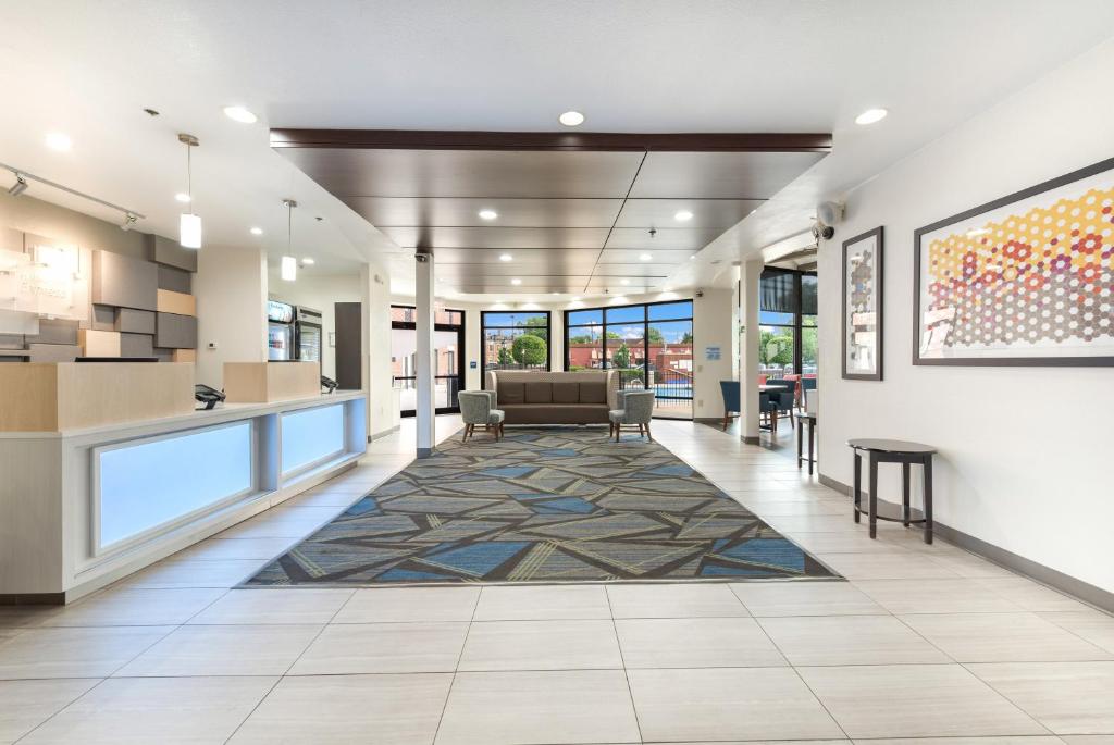 Holiday Inn Express Columbus Downtown, an IHG Hotel image