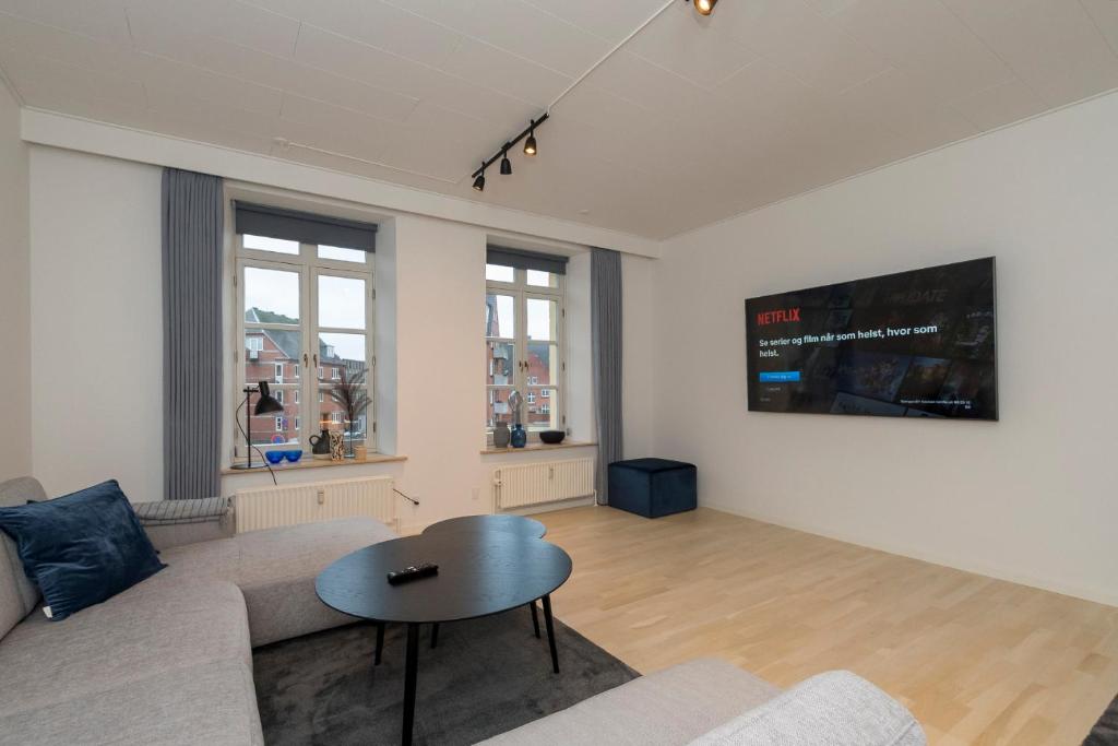 Modern Luxury Penthouse photo 3