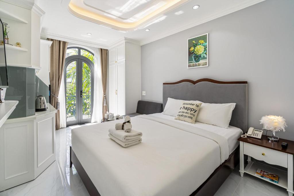 The Royal Hotel & Apartment - Phu My Hung