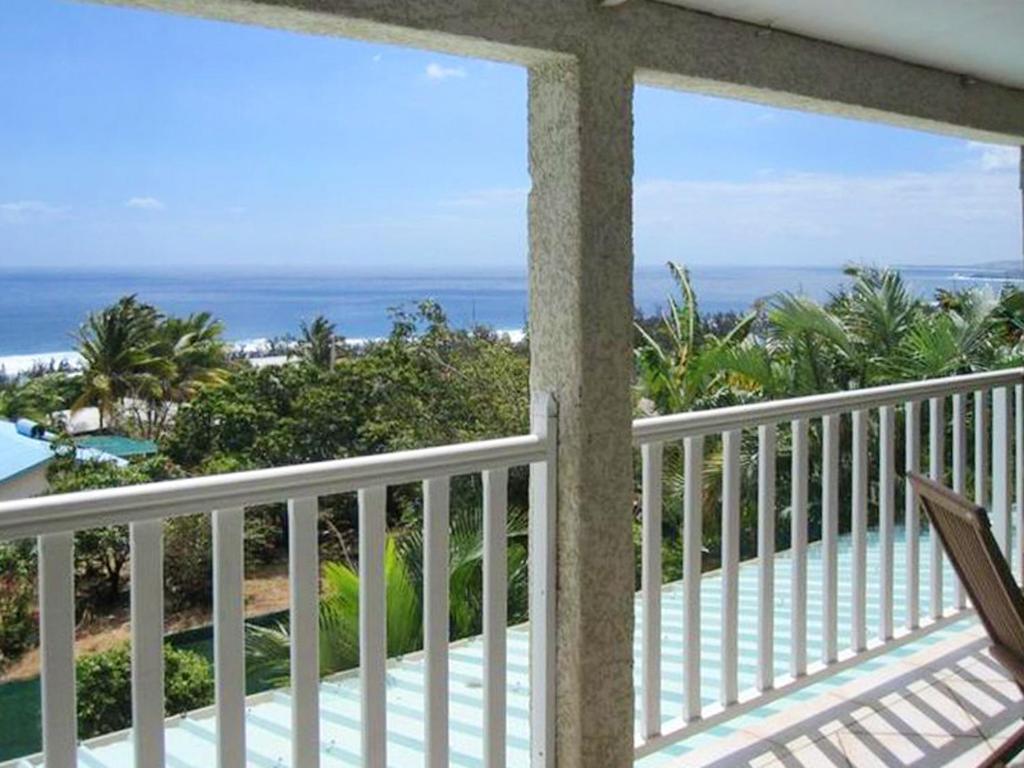 Studio a Saint Leu a 500 m de la plage avec vue sur la mer piscine partagee et jardin clos photo 3