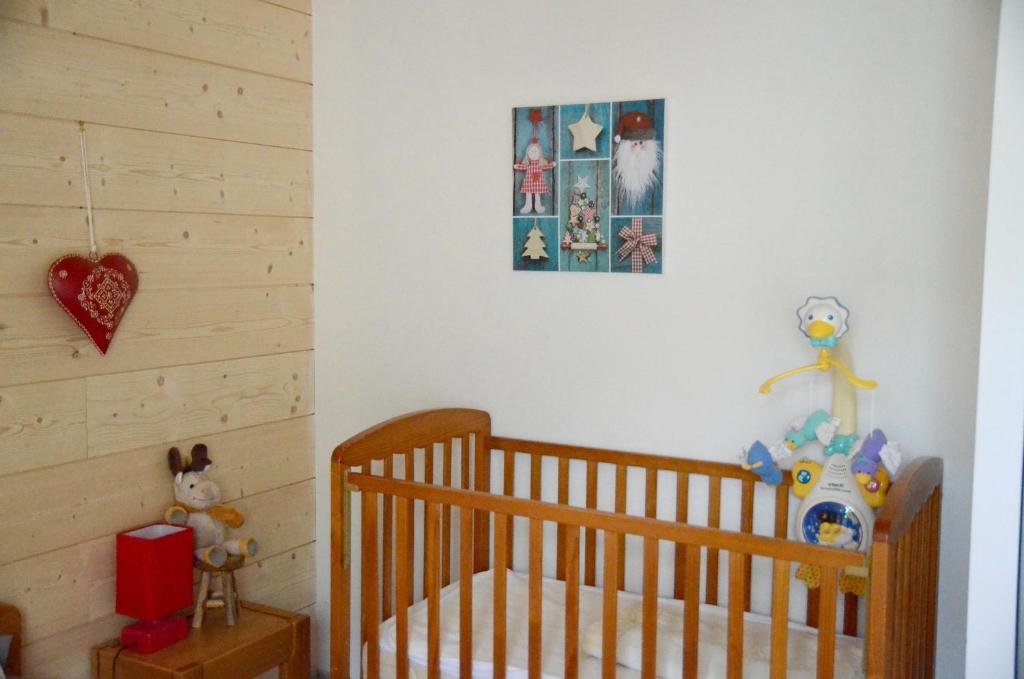 Chalet de 3 chambres avec jacuzzi jardin amenage et wifi a Xonrupt Longemer a 5 km des pistes photo 4