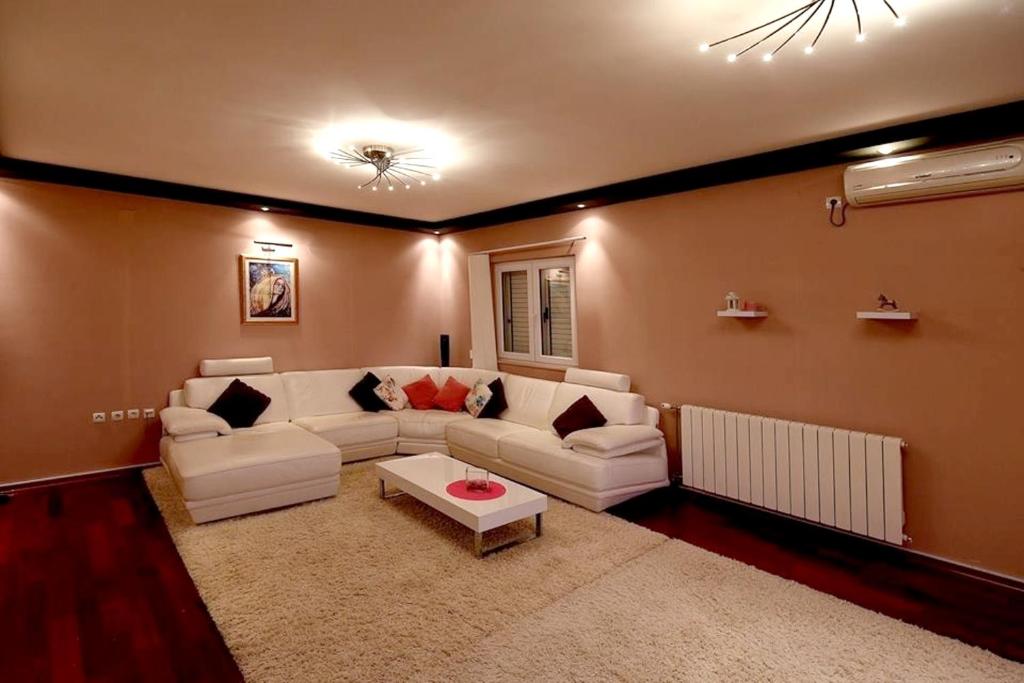 4 bedrooms villa with sea view private pool and enclosed garden at Solin 5 km away from the beach photo 2