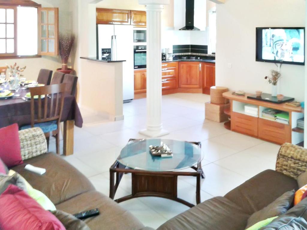 Villa de 3 chambres avec piscine privee jardin clos et wifi a Saint Francois a 3 km de la plage photo 3
