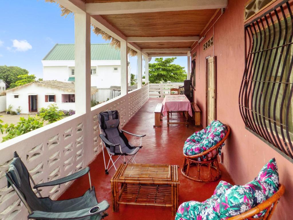 2 bedrooms appartement with sea view and furnished terrace at Majunga photo 3