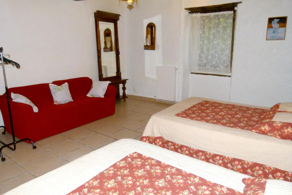 Villa de 2 chambres avec piscine privee jardin clos et wifi a Ornezan photo 4