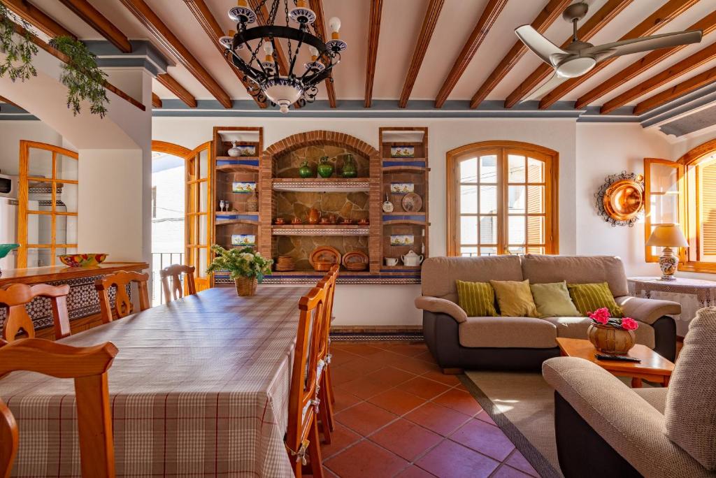 5 bedrooms house with terrace and wifi at Ardales photo 2