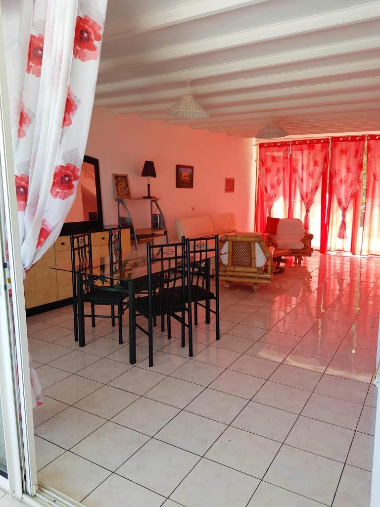 Appartement de 2 chambres avec vue sur la mer piscine partagee et terrasse amenagee a Saint Paul a 7 km de la plage photo 4
