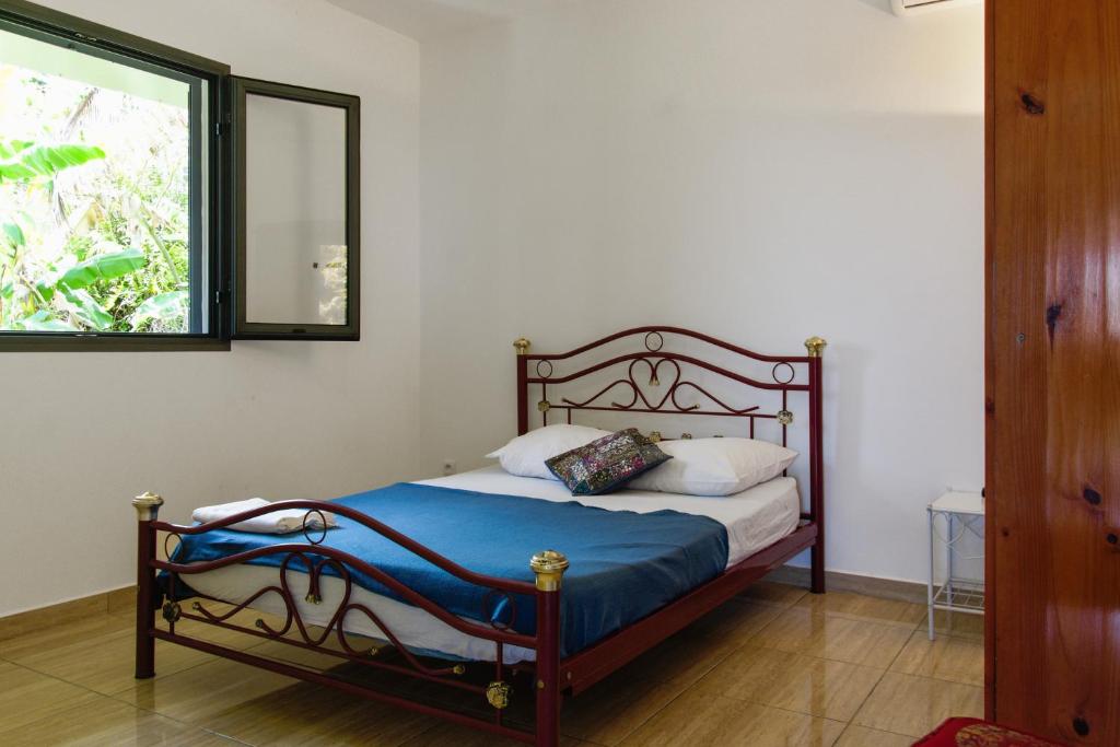 Maison de 2 chambres avec vue sur la mer jardin amenage et wifi a Sainte Rose a 2 km de la plage photo 4