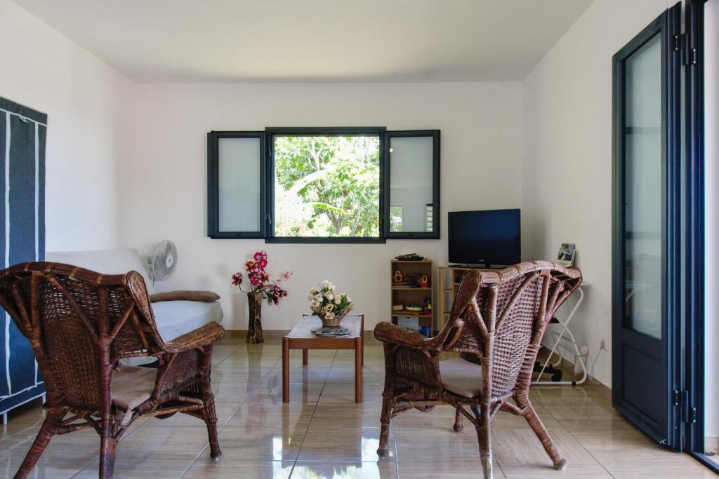 Maison de 2 chambres avec vue sur la mer jardin amenage et wifi a Sainte Rose a 2 km de la plage photo 2
