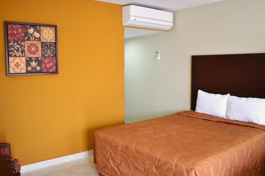 El Camino Hotel & Suites photo 1