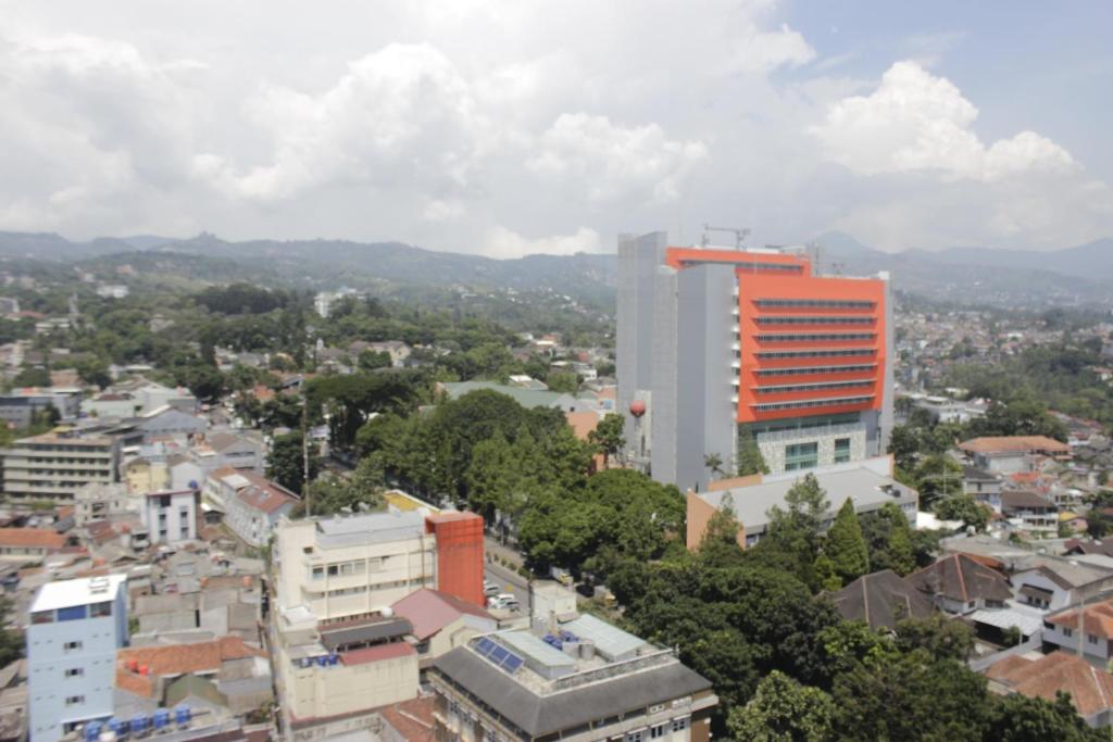 Spacious 3BR Apartment Parahyangan Residence near UNPAR By Travelio