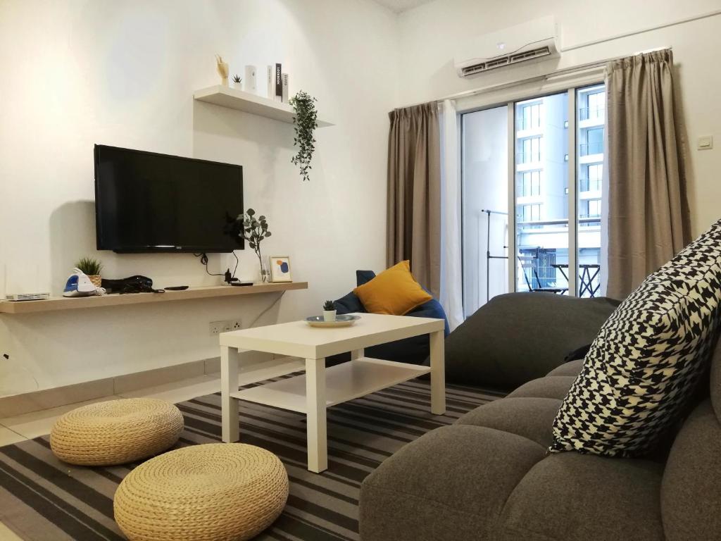 Subang City Residence, 8-9 pax with Balcony, Walking Distance to Summit, 5min to Sunway photo 1
