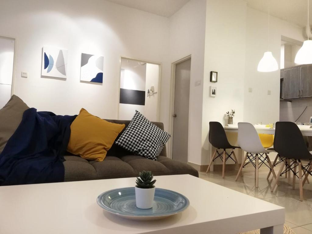 Subang City Residence, 8-9 pax with Balcony, Walking Distance to Summit, 5min to Sunway photo 4