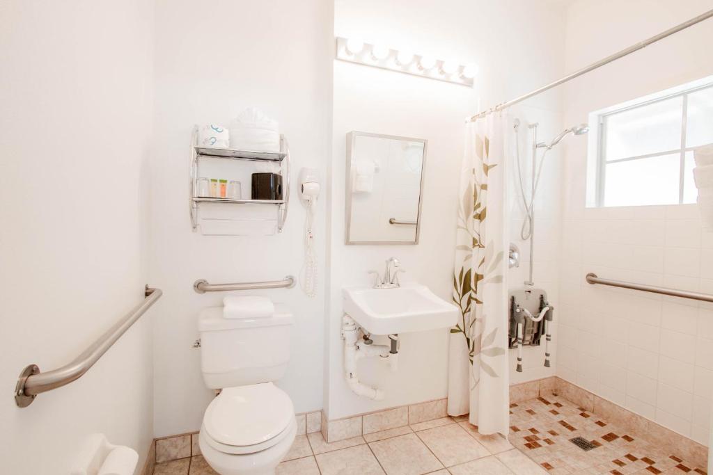Berkley Lake Townhomes photo 4