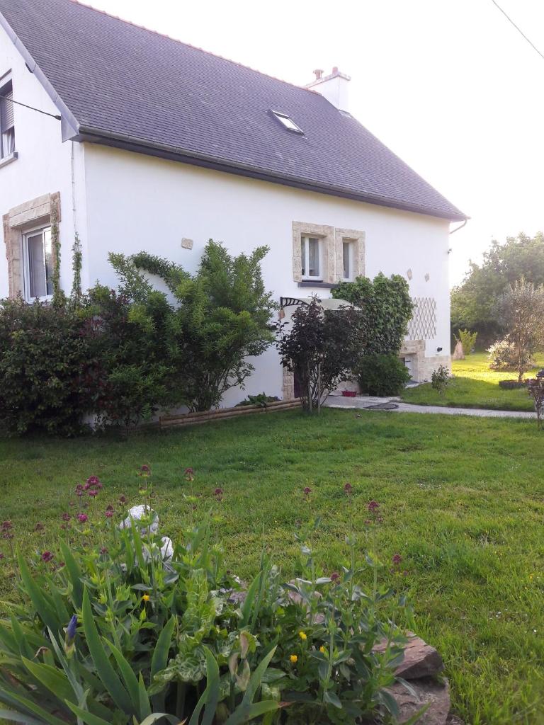 Appartement d'une chambre avec jardin clos et wifi a Belle Isle en Terre photo 2