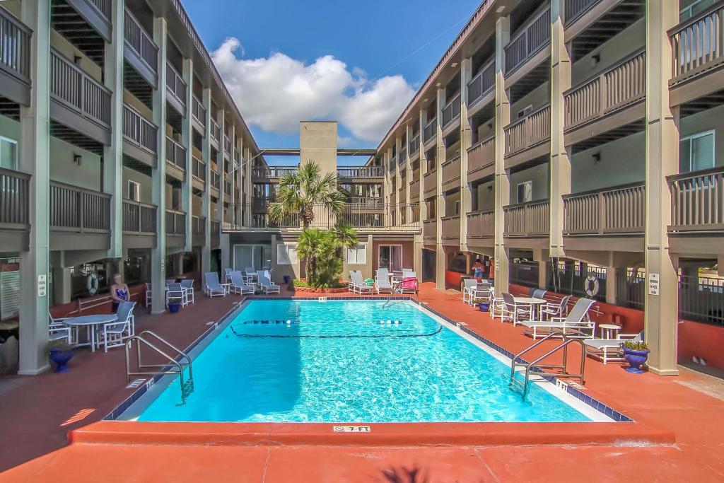 Fernandina Beach Condo, Steps to Shore and Pool! photo 1