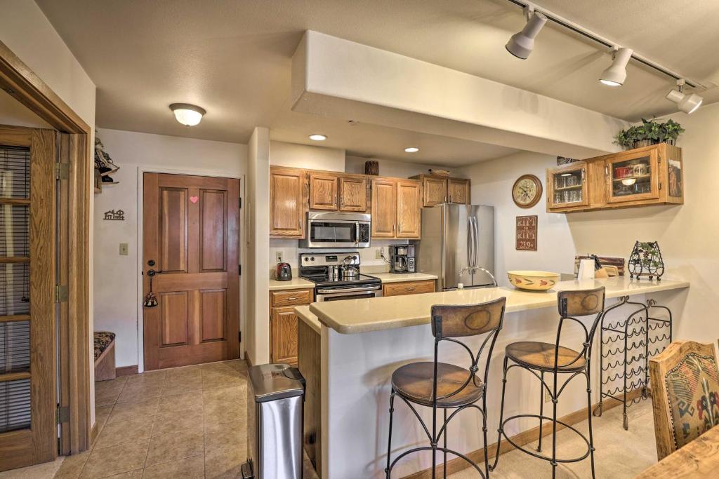 Ski-In and Ski-Out Beaver Creek Condo with Mtn Views! photo 1
