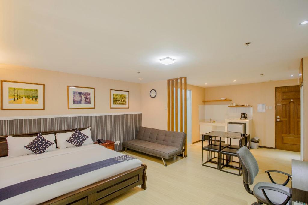 Двухместный (Улучшенный номер с кроватью размера «queen-size»), Newgrange Condotel