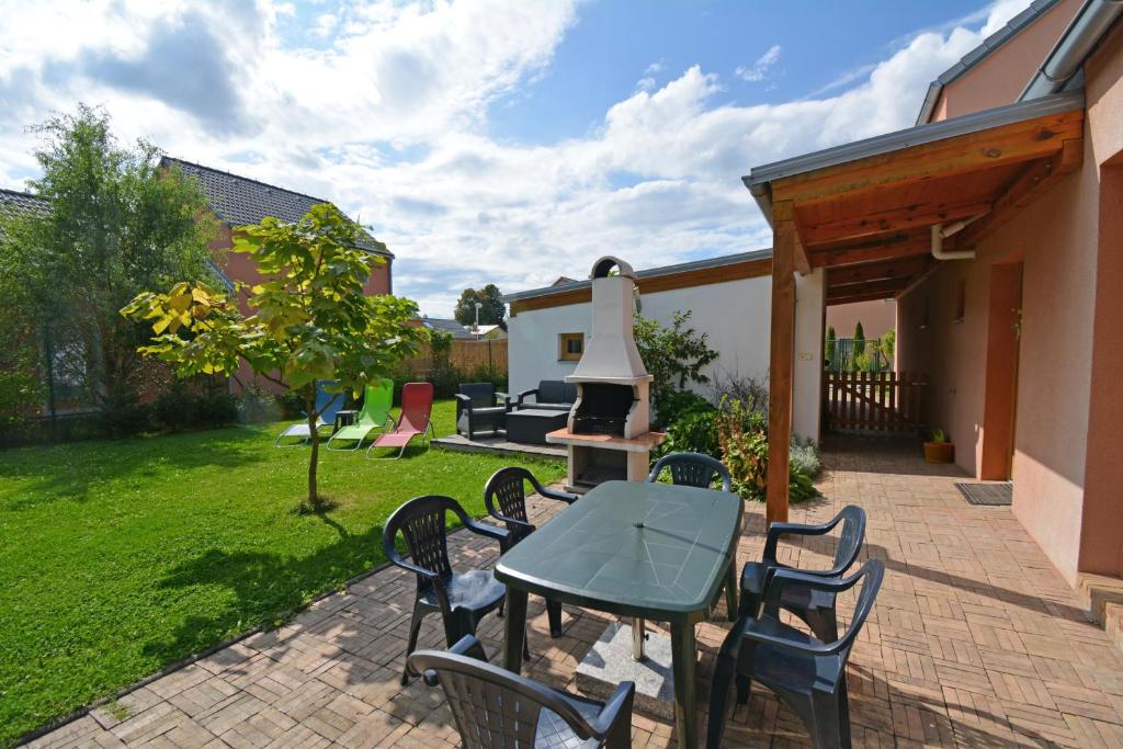 4 bedrooms house with enclosed garden and wifi at Lomnice nad Luznici 7 km away from the beach photo 2