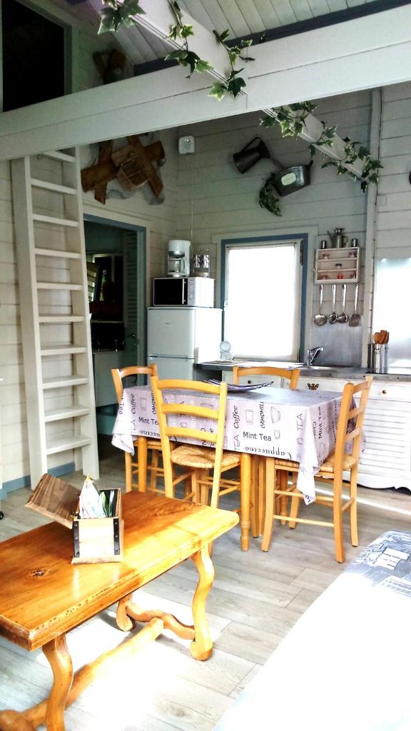 Chalet de 2 chambres avec piscine partagee jardin amenage et wifi a Dausse photo 4