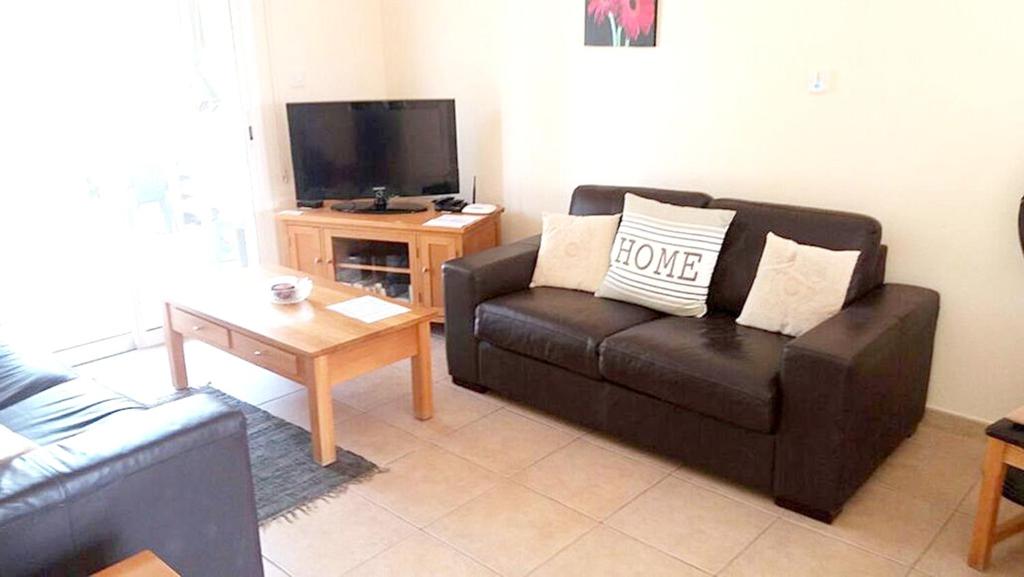 2 bedrooms appartement with shared pool and wifi at Mandria 1 km away from the beach photo 1