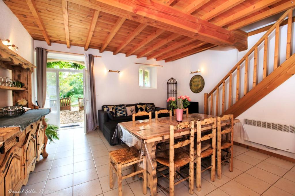 Maison de 4 chambres avec piscine partagee jacuzzi et jardin amenage a Saint Front de Pradoux photo 4