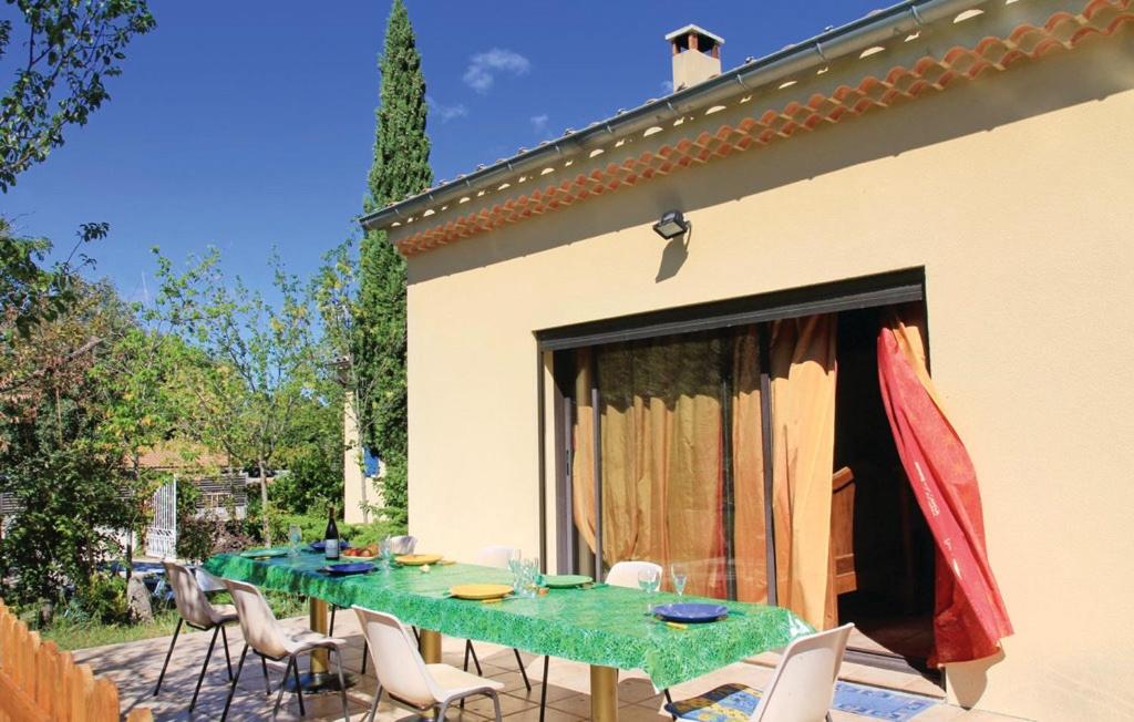 Villa de 4 chambres avec piscine privee jardin clos et wifi a Grillon photo 1