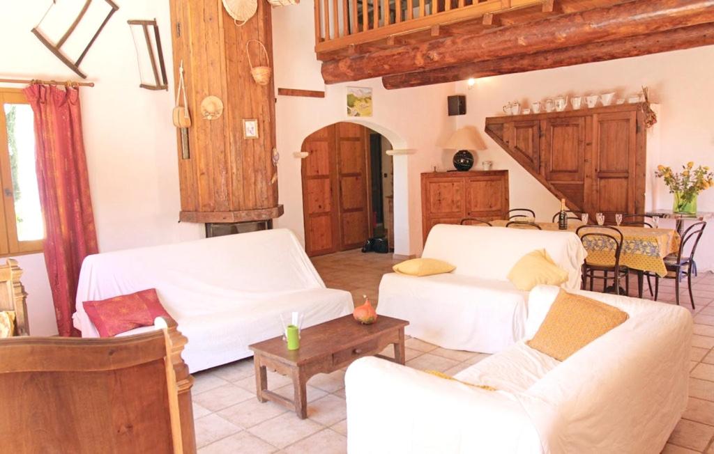 Villa de 4 chambres avec piscine privee jardin clos et wifi a Grillon photo 3