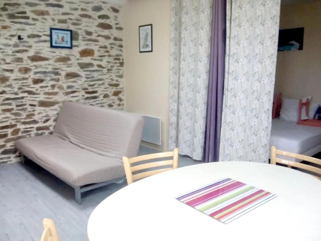 Studio avec jardin clos et wifi a Hirel photo 3