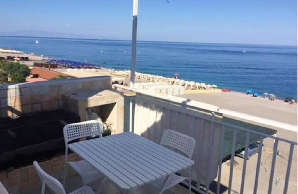 One bedroom appartement at Mascali 10 m away from the beach with sea view furnished terrace and wifi photo 1