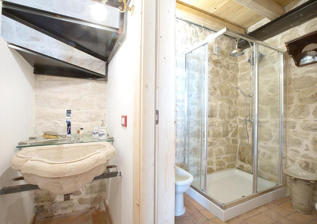 2 bedrooms appartement with furnished terrace and wifi at Pozzallo 2 km away from the beach photo 4
