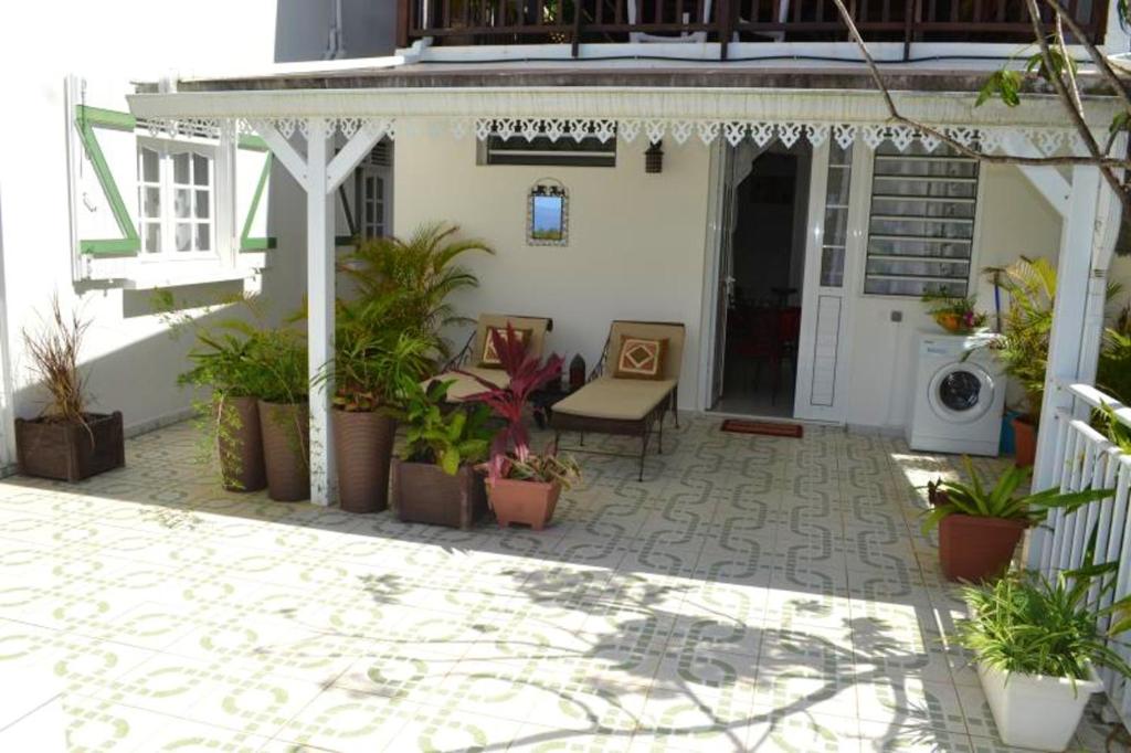 Studio avec vue sur la mer piscine partagee et jardin clos a Deshaies a 2 km de la plage photo 2