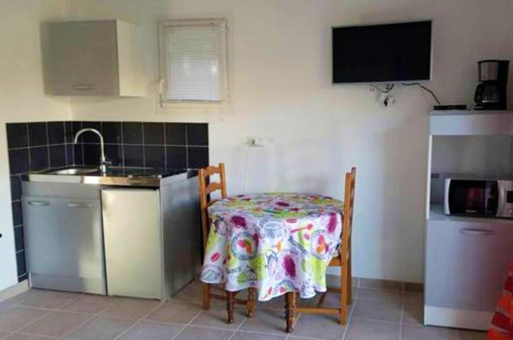 Maison d'une chambre avec jardin clos et wifi a Martigues a 1 km de la plage photo 2