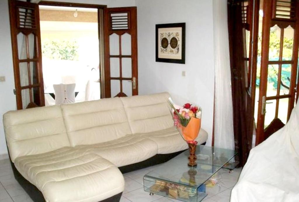 Villa de 3 chambres a Sainte Anne a 500 m de la plage avec piscine privee jacuzzi et jardin clos photo 4