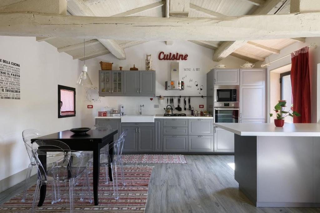 One bedroom house with shared pool enclosed garden and wifi at Trequanda photo 3