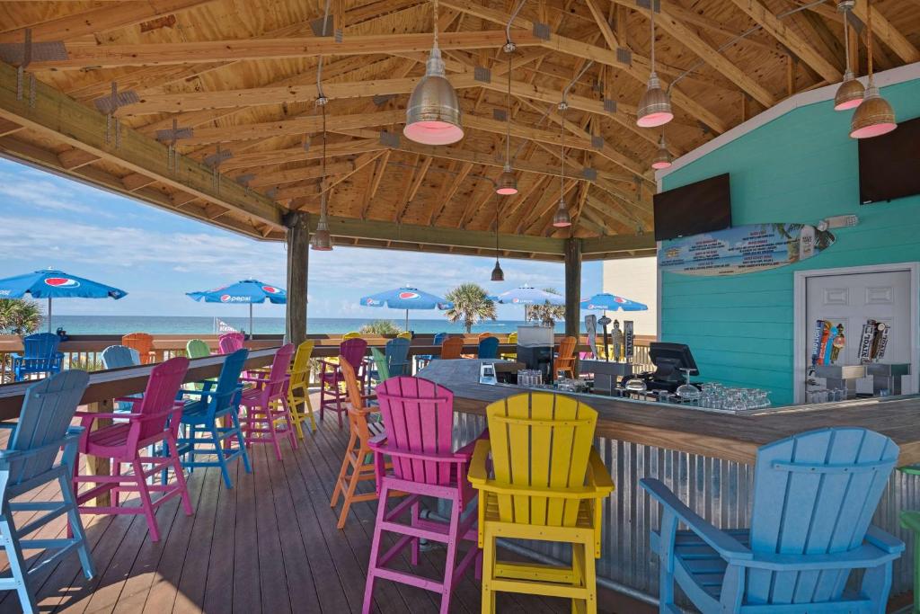 Ramada by Wyndham Panama City Beach / Beachfront photo 3