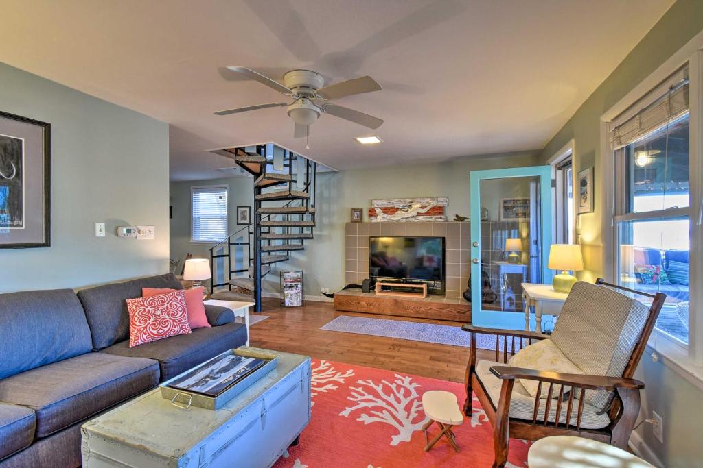 Classic Chesapeake Beachside Cottage with Porch! photo 3