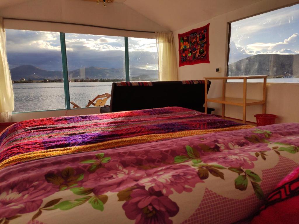Uros Quechua`s Lodge Titicaca photo 2