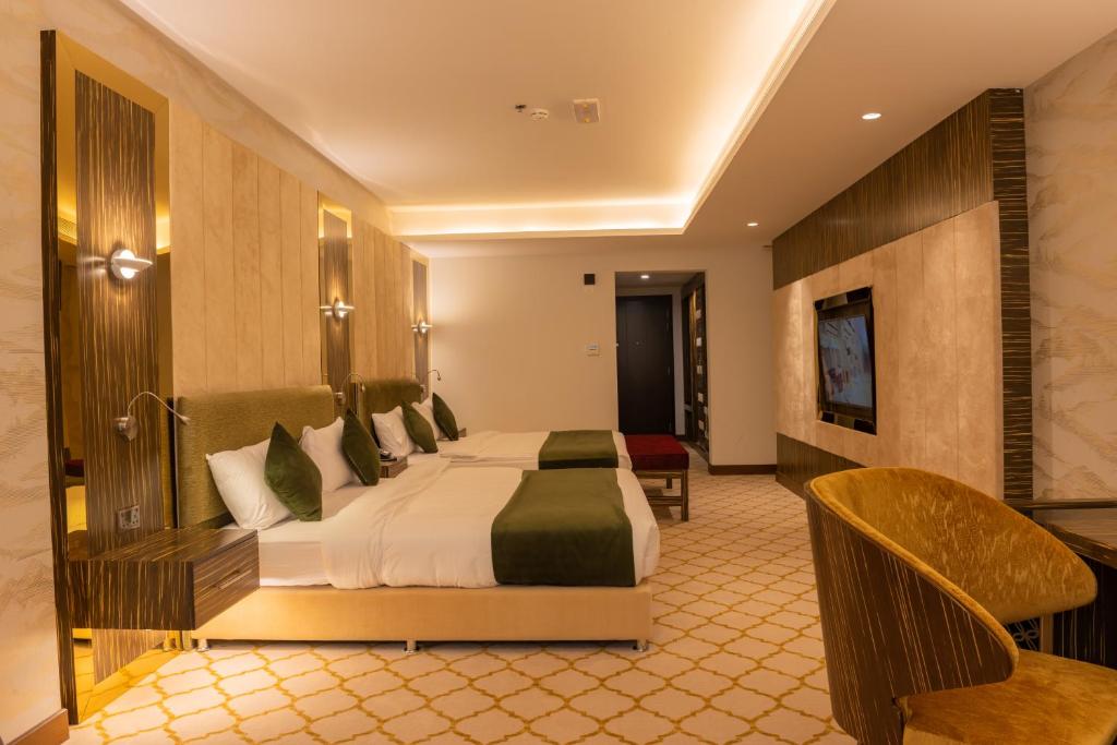 Сьюит (Стандартный двухместный люкс с 1 кроватью), Royal Crown Hotel