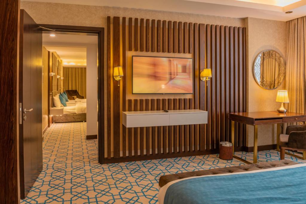 Семейный (Стандартный семейный номер), Royal Crown Hotel