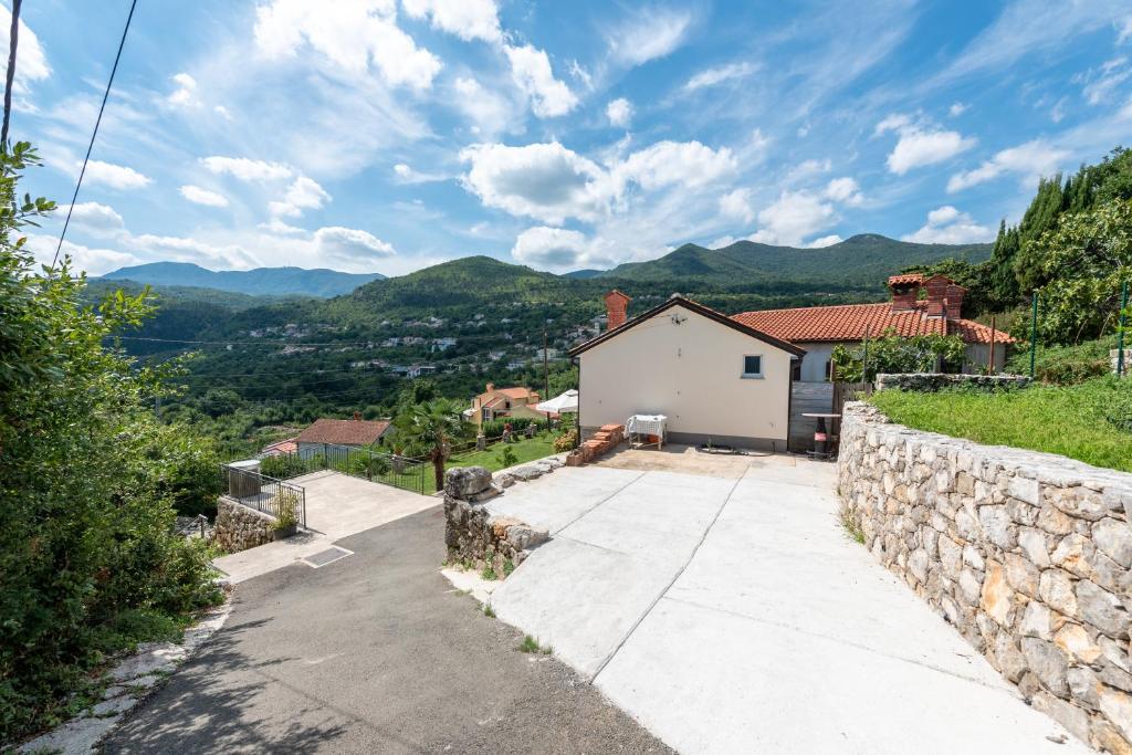 Sea View Apartment with Garden near Opatija photo 4