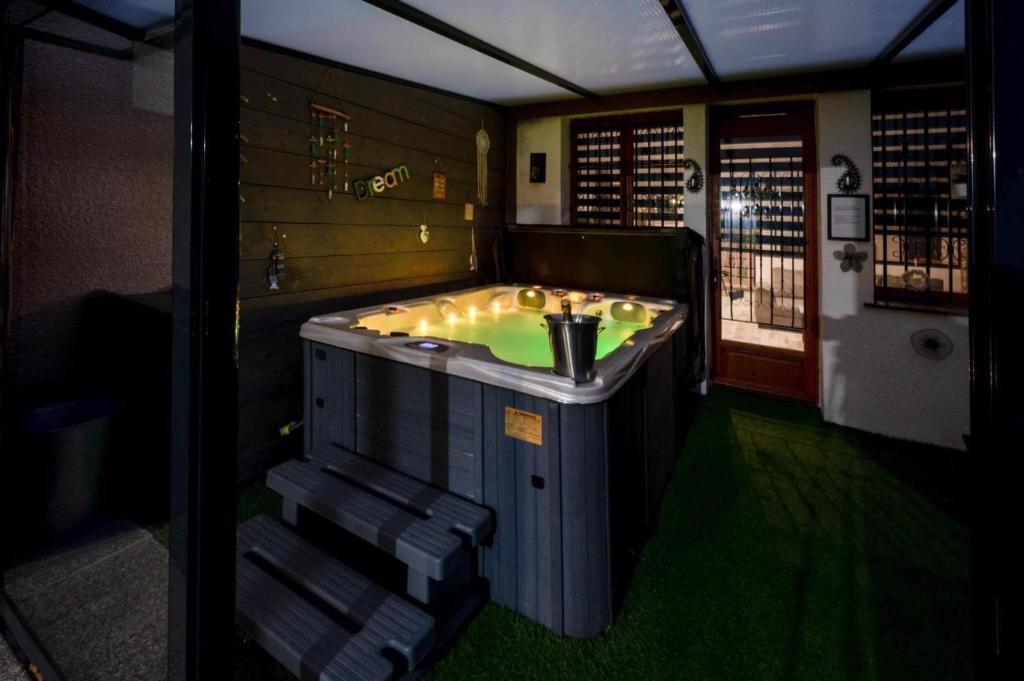 Spa privatif Toulouse Jacuzzi photo 2