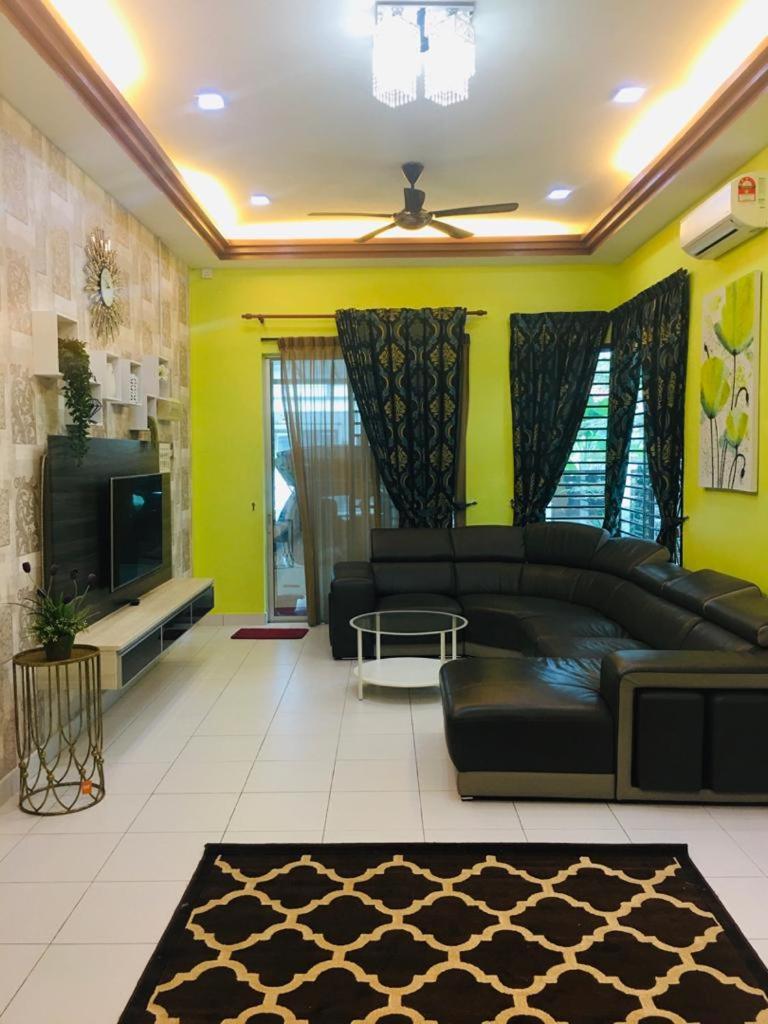 D Wangi Homestay Pasir Gudang at Ecotropic photo 2