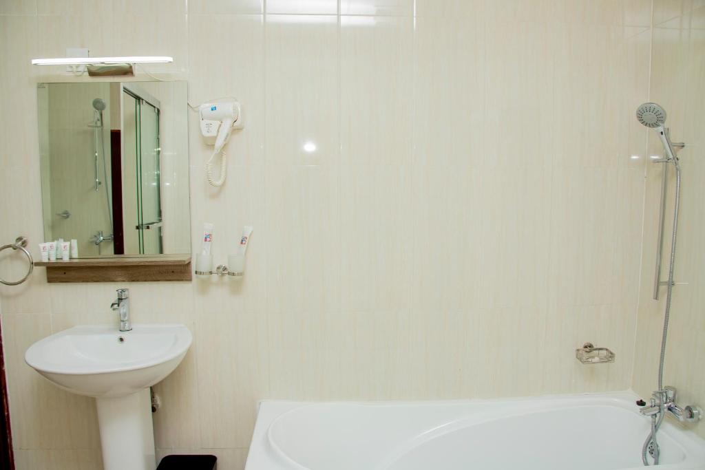 Hotel Africana - Tap to explore photos