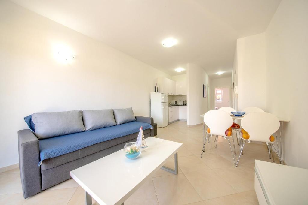 One bedroom appartement at Vrsi 350 m away from the beach with furnished terrace and wifi photo 2